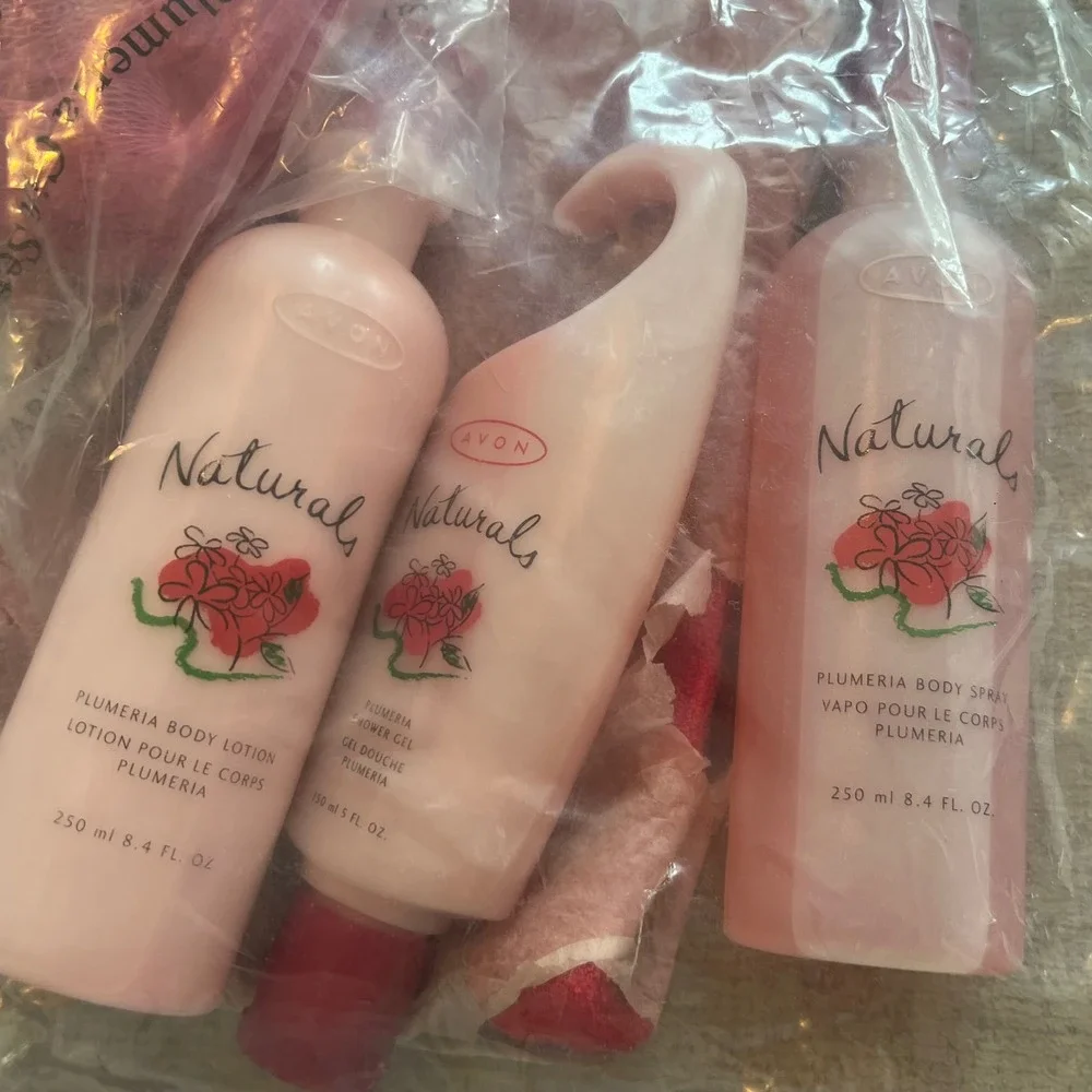 Avon‎ Naturals Plumeria Gift Set Body Spray Lotion Shower Gel Pouf 4 Piece New